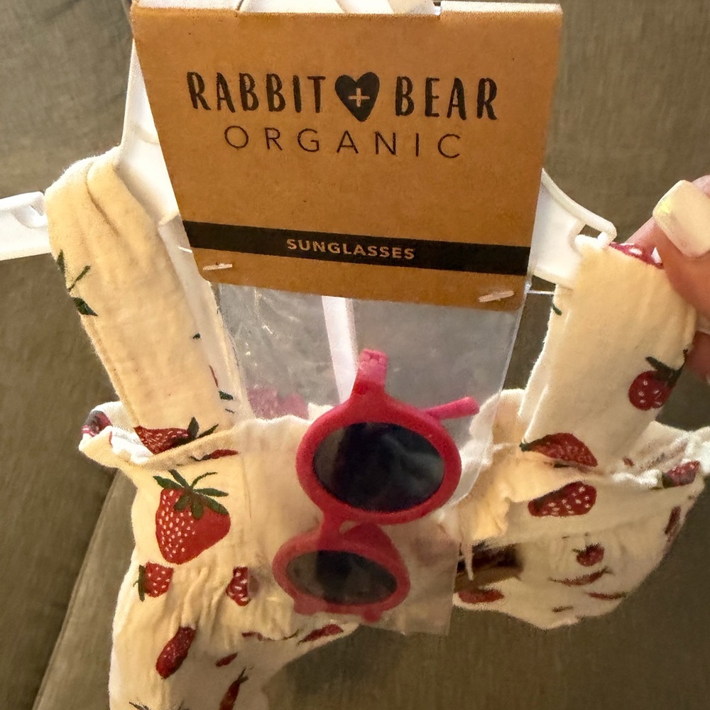 Rabbit & Bear Organic Strawberry Print Set with Pink Sunglasses - Picture 6 of 6